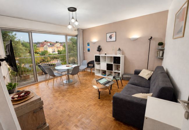 Apartment in Auxerre - T2 meublé 48m² | Parking + Cave | Parc arboré