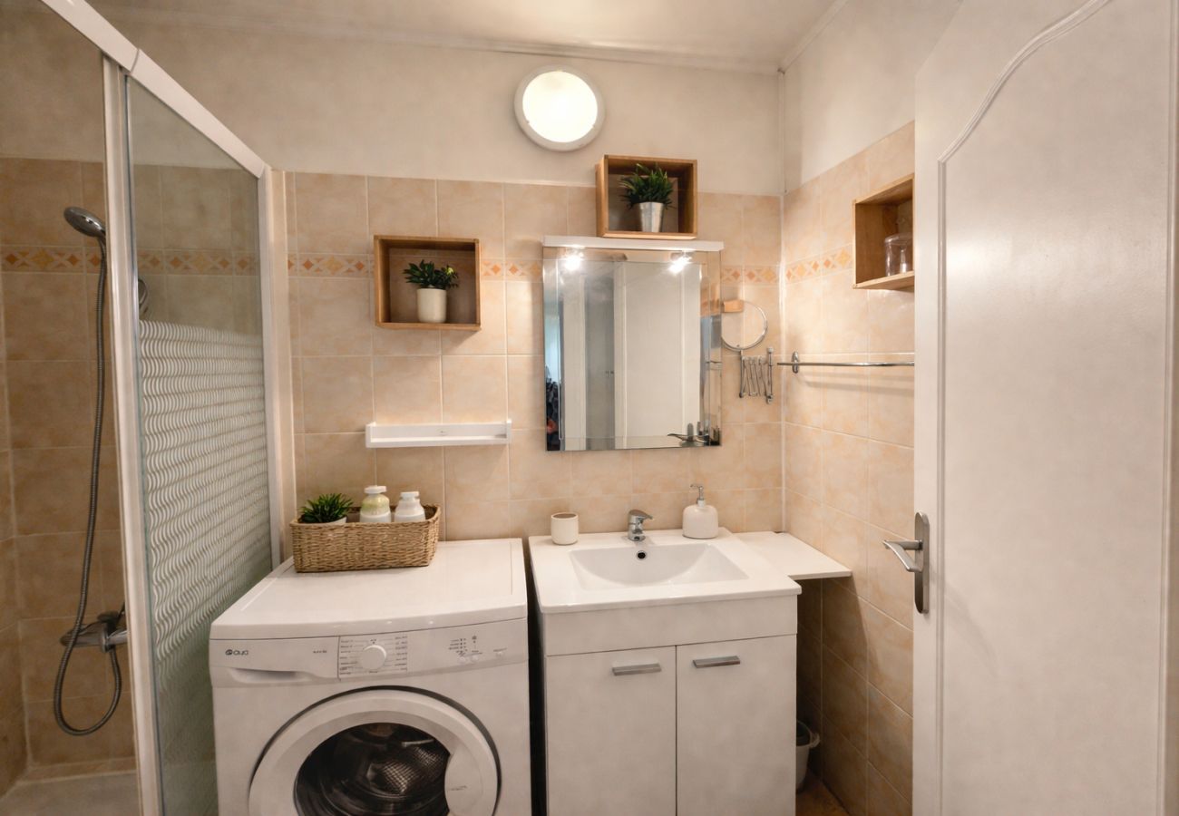 Apartment in Auxerre - T2 meublé 48m² | Parking + Cave | Parc arboré