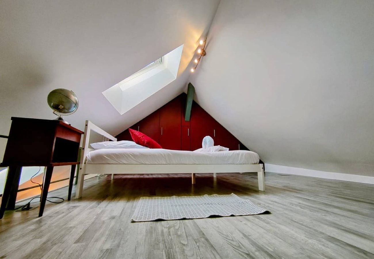 Apartment in Auxerre - Sous les toits de Paris - Séjour à Auxerre