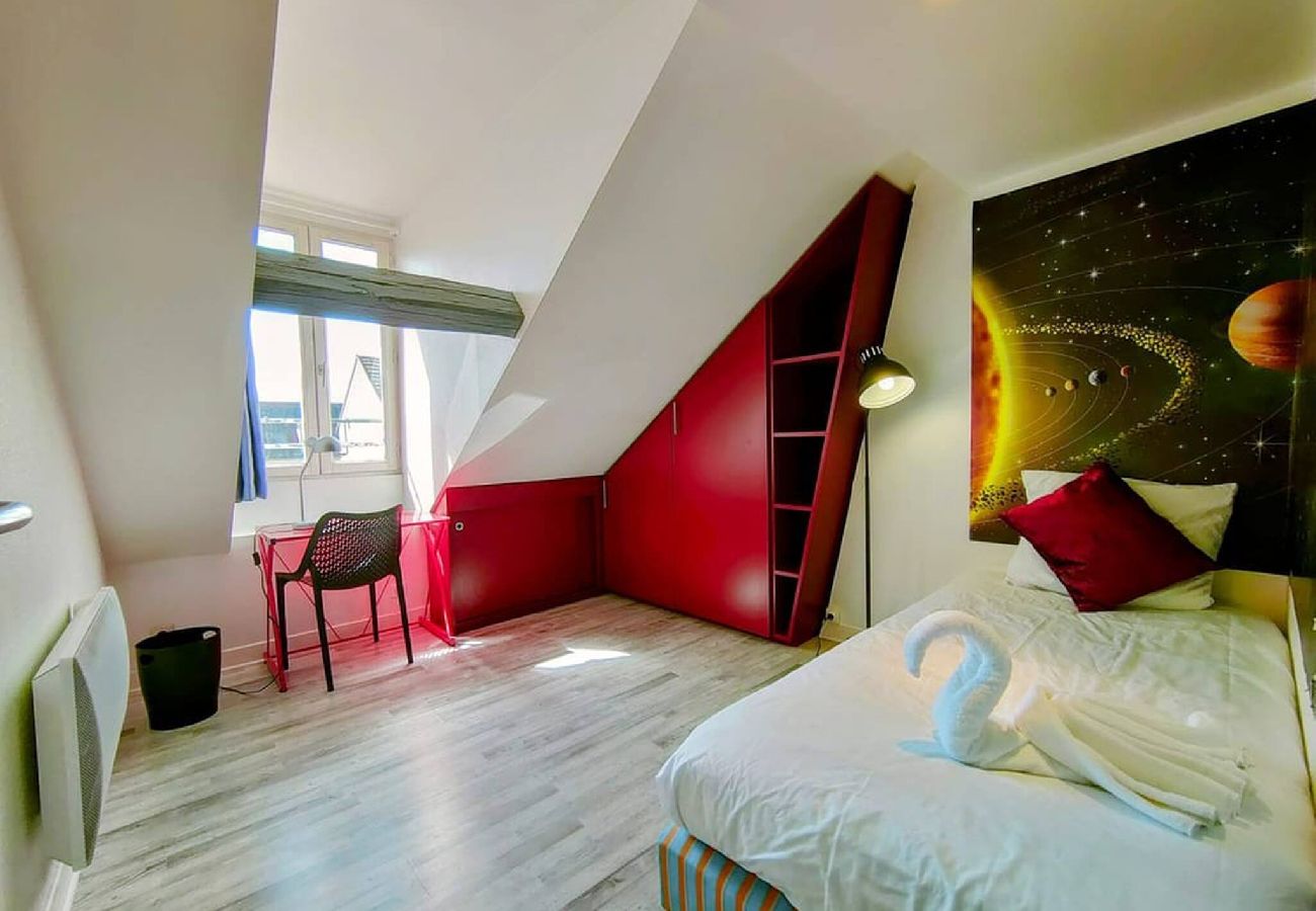 Apartment in Auxerre - Sous les toits de Paris - Séjour à Auxerre