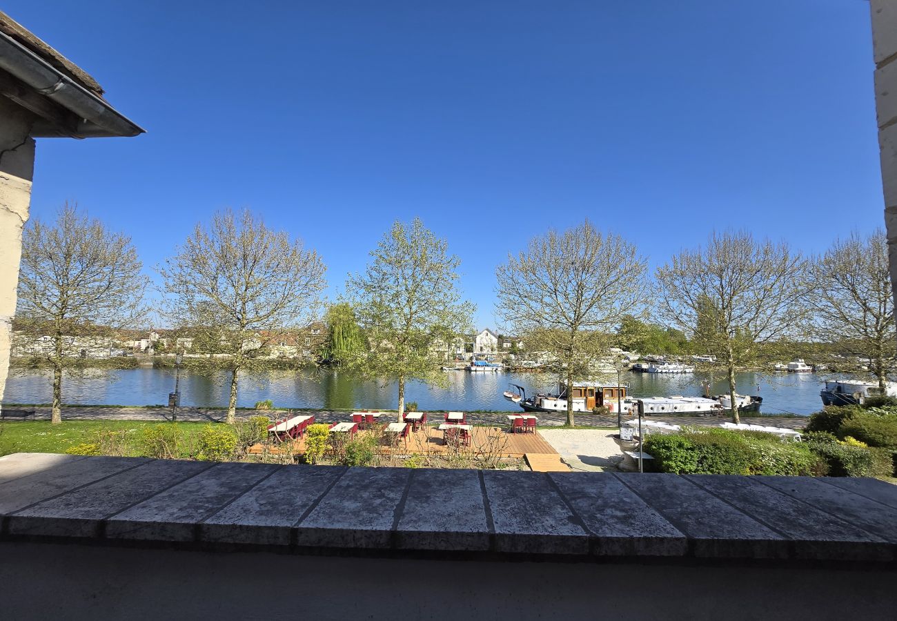 Apartment in Auxerre - La Marine - Séjour à Auxerre