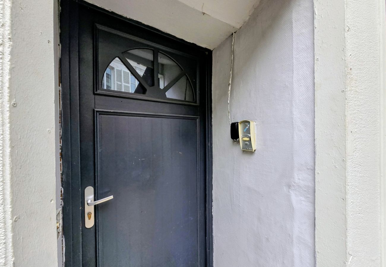 Apartment in Auxerre - Duplex Spacieux 2 Chambres au Centre-Ville d'Auxer