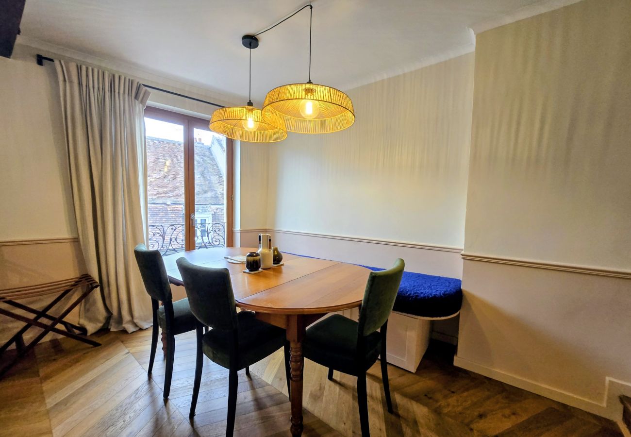 Apartment in Auxerre - Duplex Spacieux 2 Chambres au Centre-Ville d'Auxer