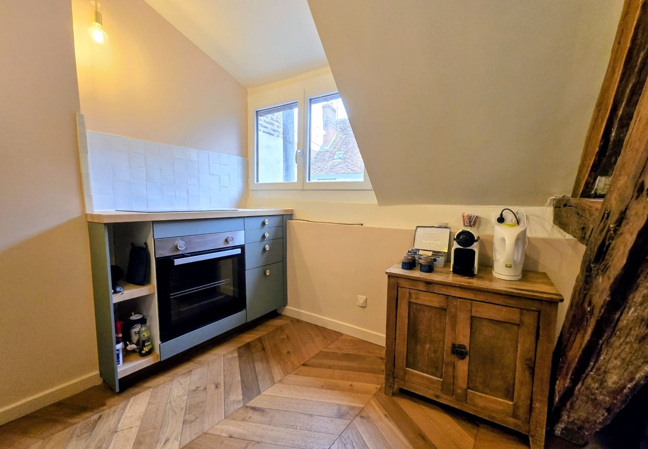 Apartment in Auxerre - Duplex Spacieux 2 Chambres au Centre-Ville d'Auxer