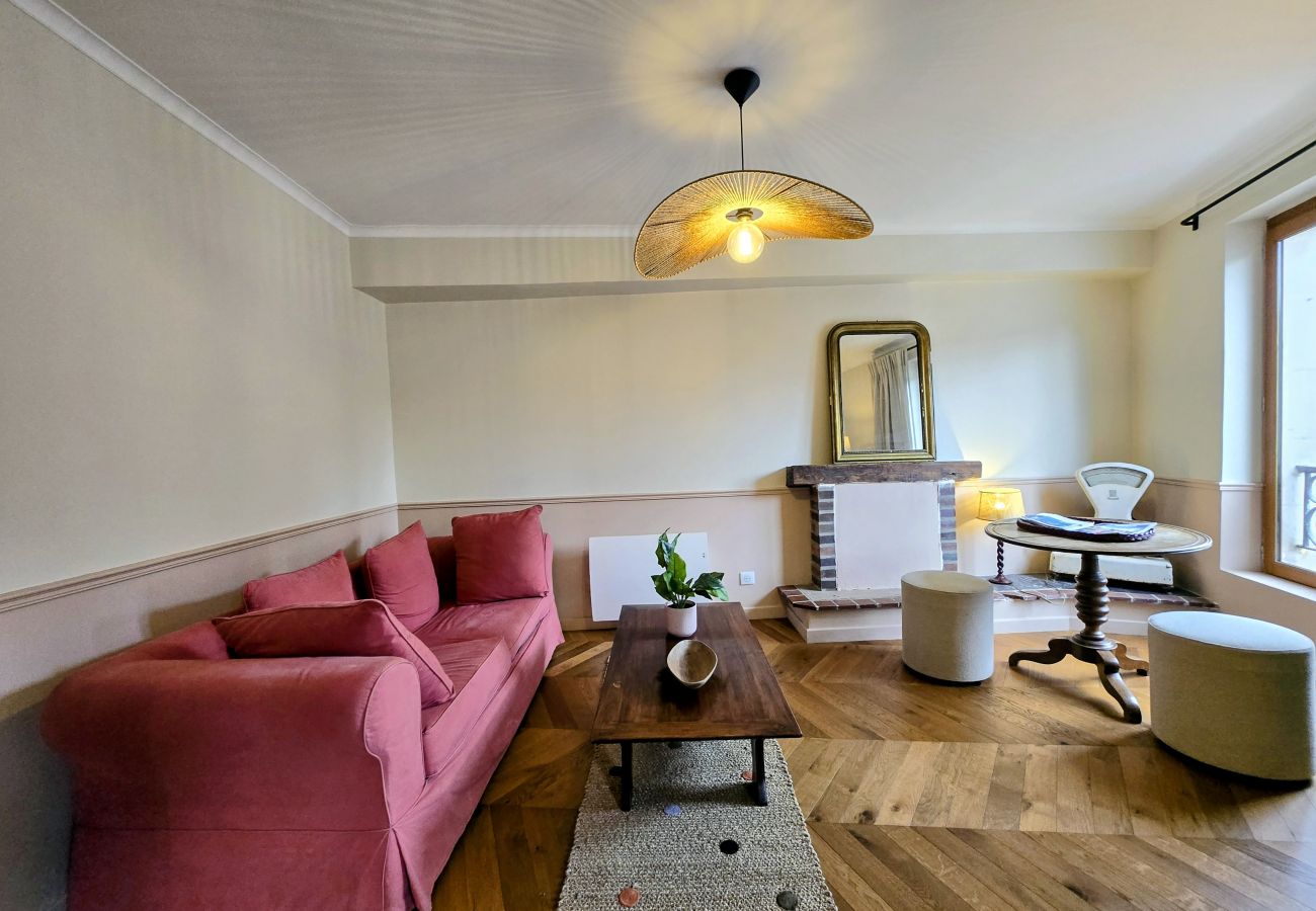 Apartment in Auxerre - Duplex Spacieux 2 Chambres au Centre-Ville d'Auxer