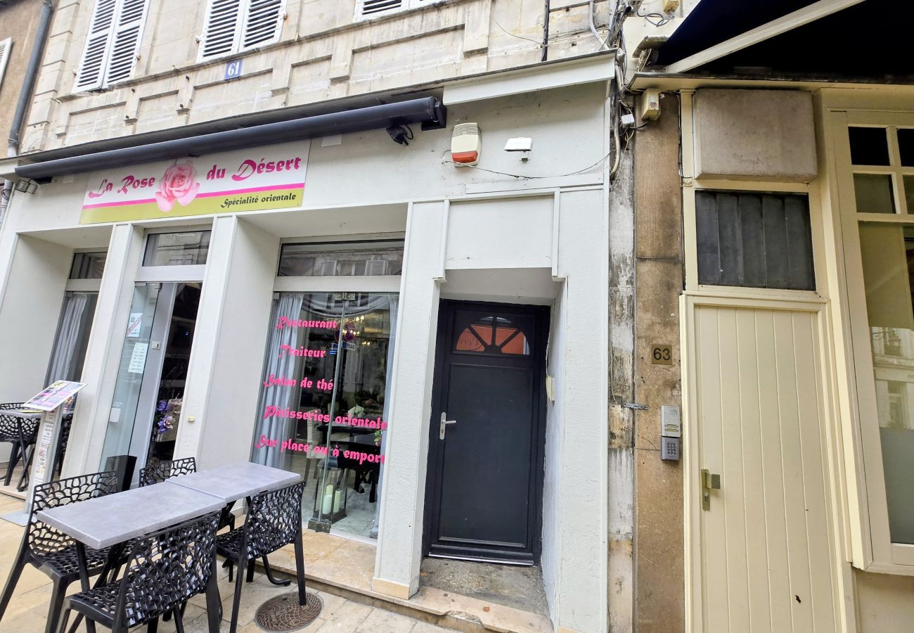 Apartment in Auxerre - Duplex Spacieux 2 Chambres au Centre-Ville d'Auxer
