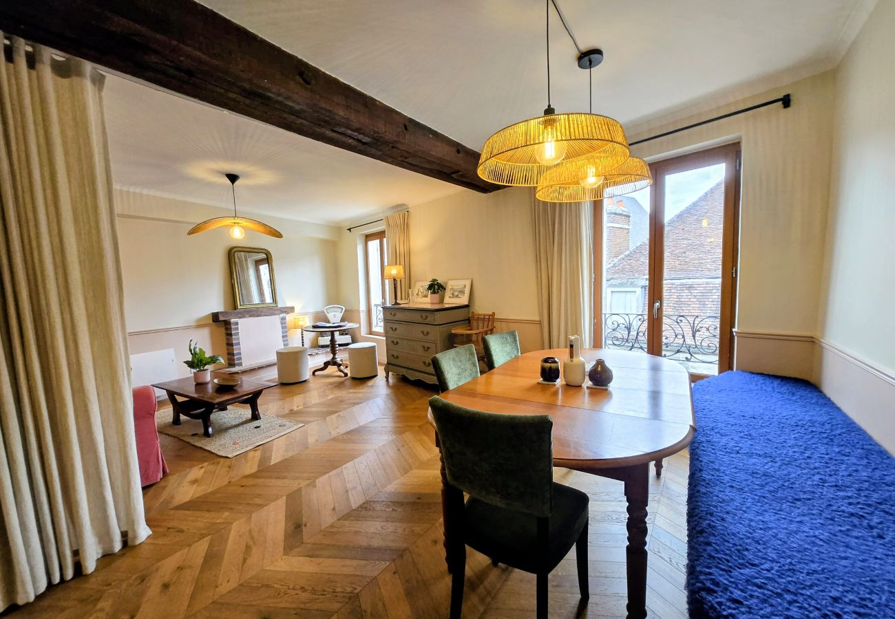 Apartment in Auxerre - Duplex Spacieux 2 Chambres au Centre-Ville d'Auxer