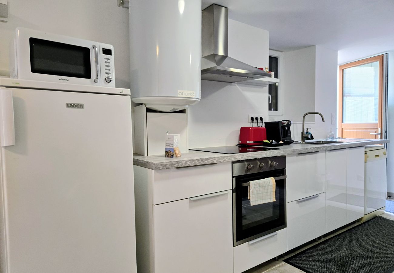 Apartment in Auxerre - La Croix 2 personnes, Cœur village St Bris