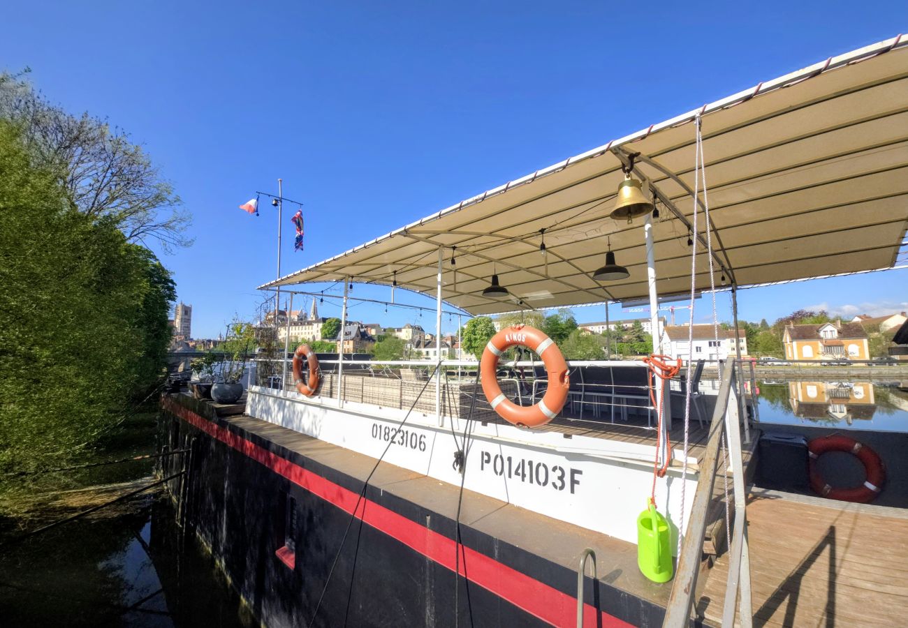 Boat in Auxerre - Ainos Louanges - Bail Partner