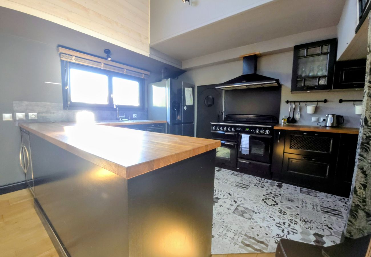 Boat in Auxerre - Ainos Louanges - Bail Partner