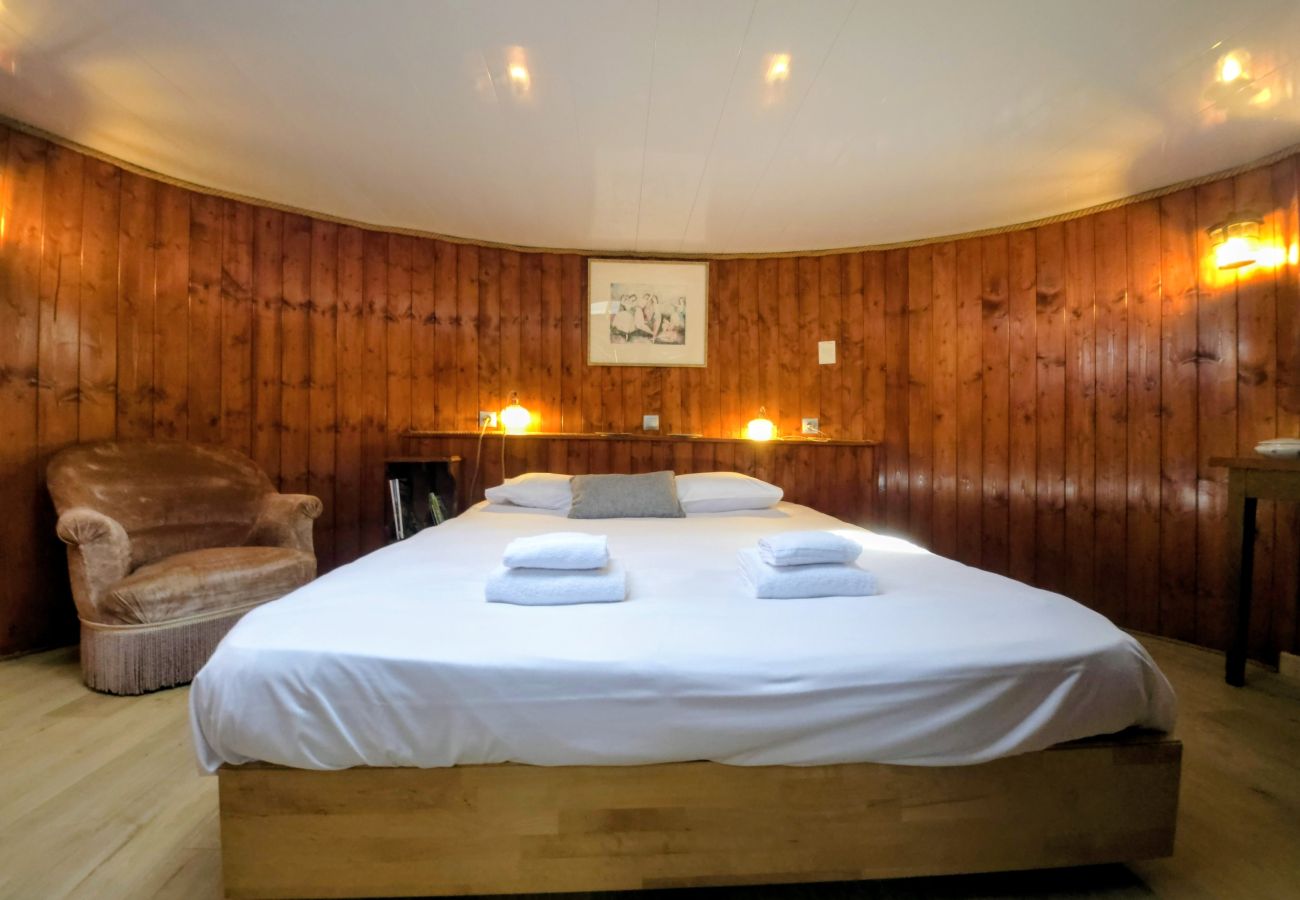 Boat in Auxerre - Ainos Louanges - Bail Partner