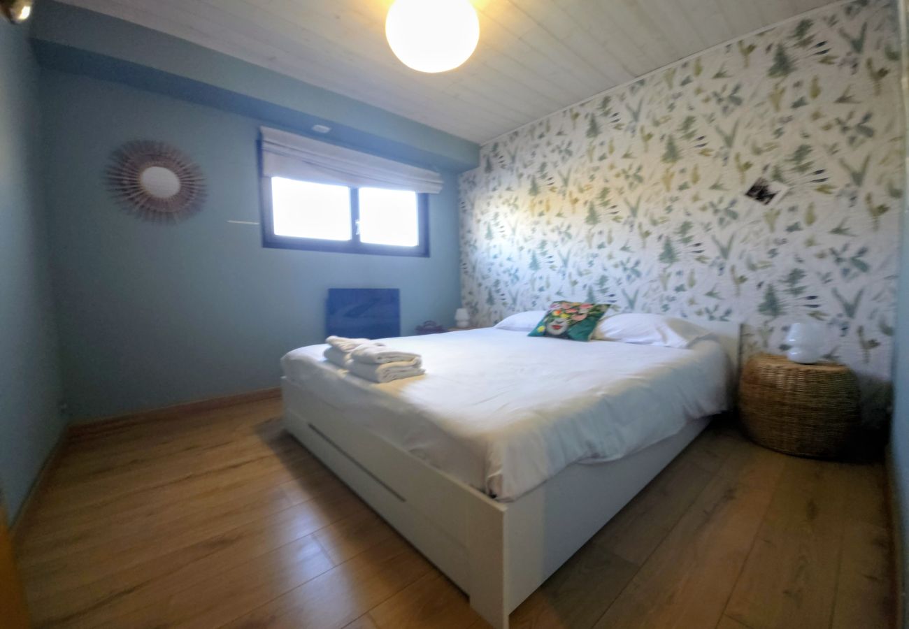 Boat in Auxerre - Ainos Louanges - Bail Partner