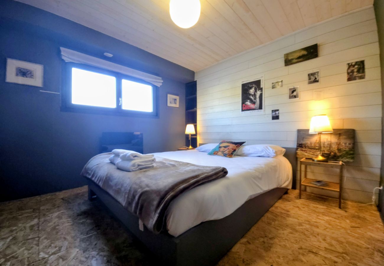 Boat in Auxerre - Ainos Louanges - Bail Partner