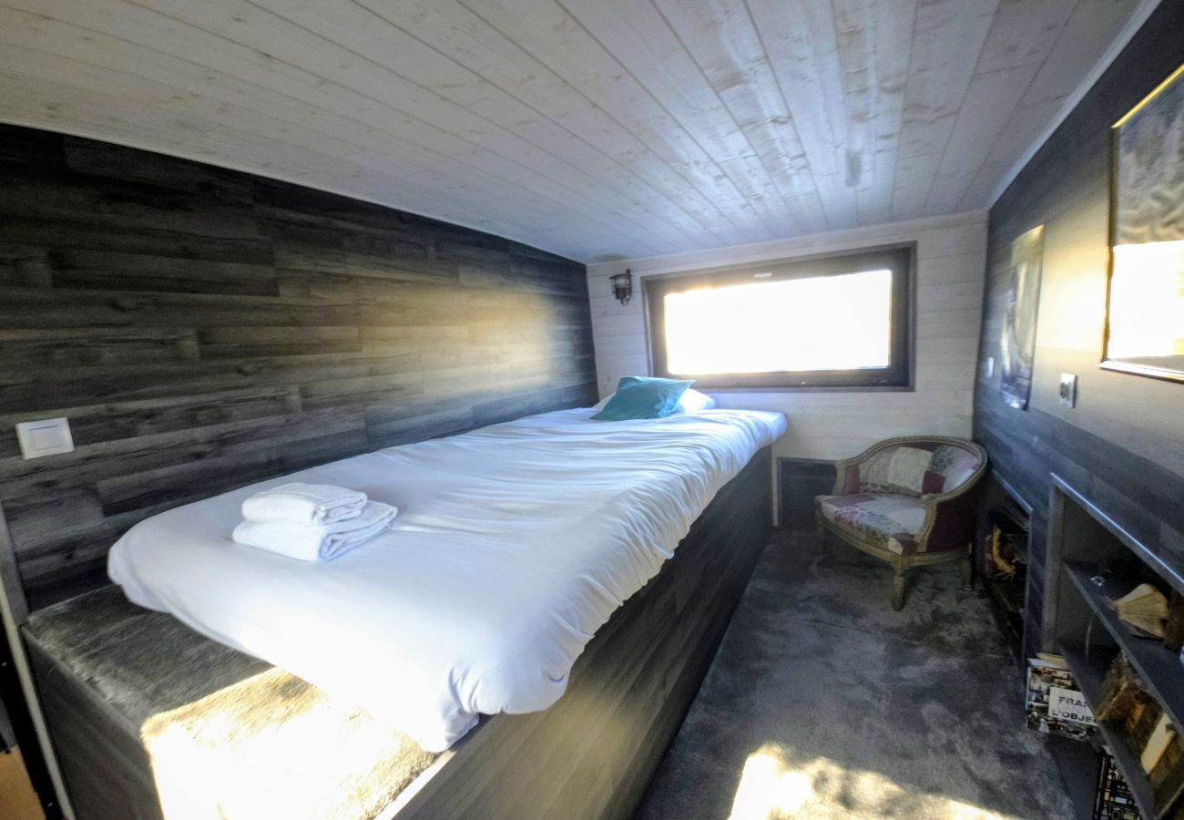 Boat in Auxerre - Ainos Louanges - Bail Partner