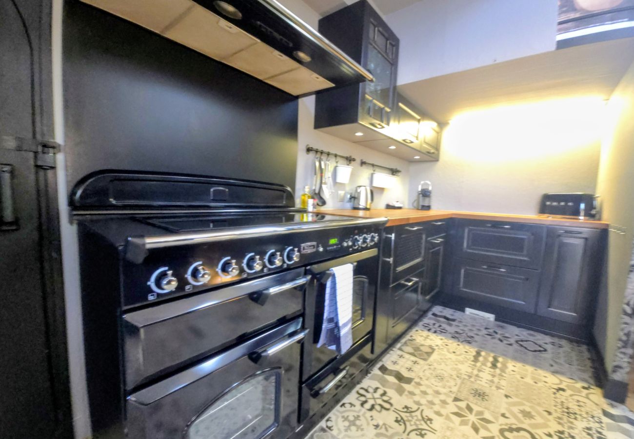 Boat in Auxerre - Ainos Louanges - Bail Partner