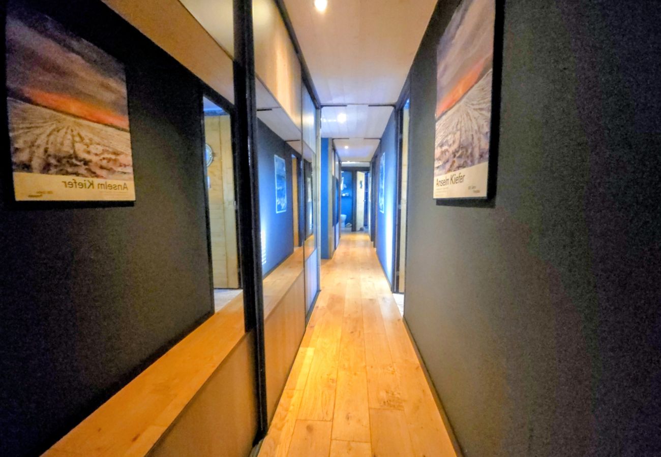 Boat in Auxerre - Ainos Louanges - Bail Partner