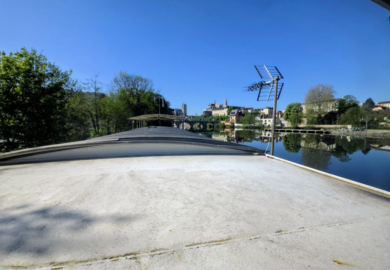 Boat in Auxerre - Ainos Louanges - Bail Partner