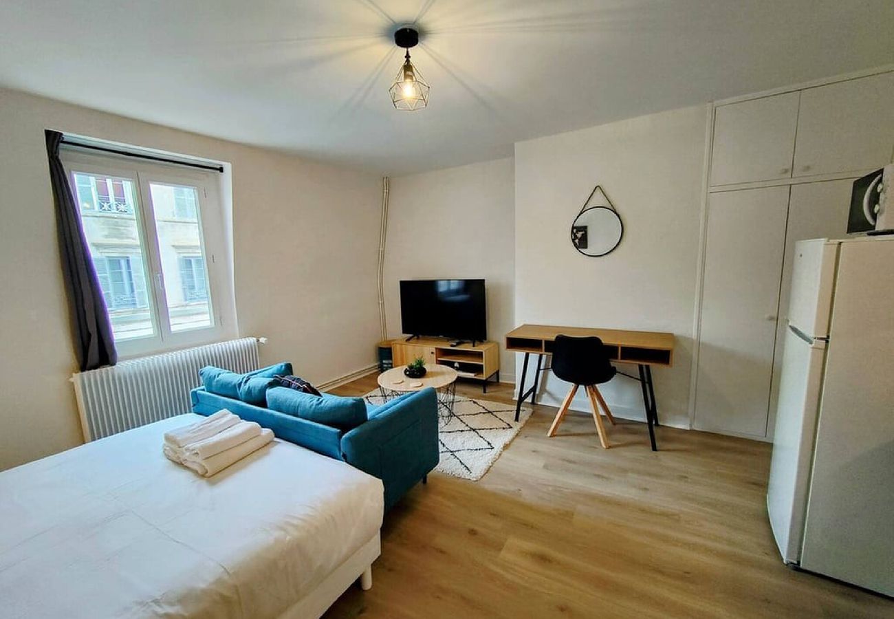 Studio à Auxerre - Paris VI - Séjour à Auxerre