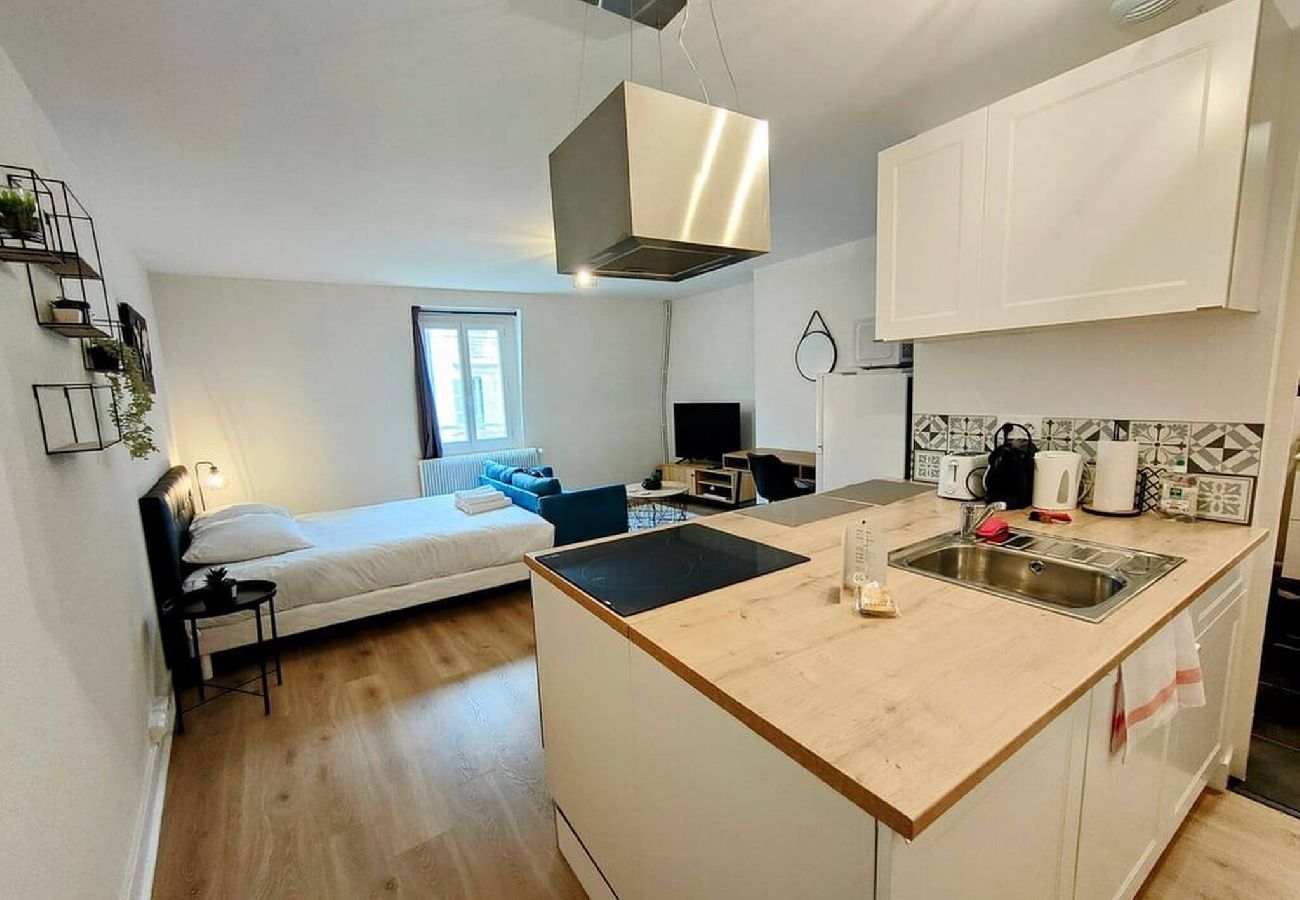Studio à Auxerre - Paris VI - Séjour à Auxerre