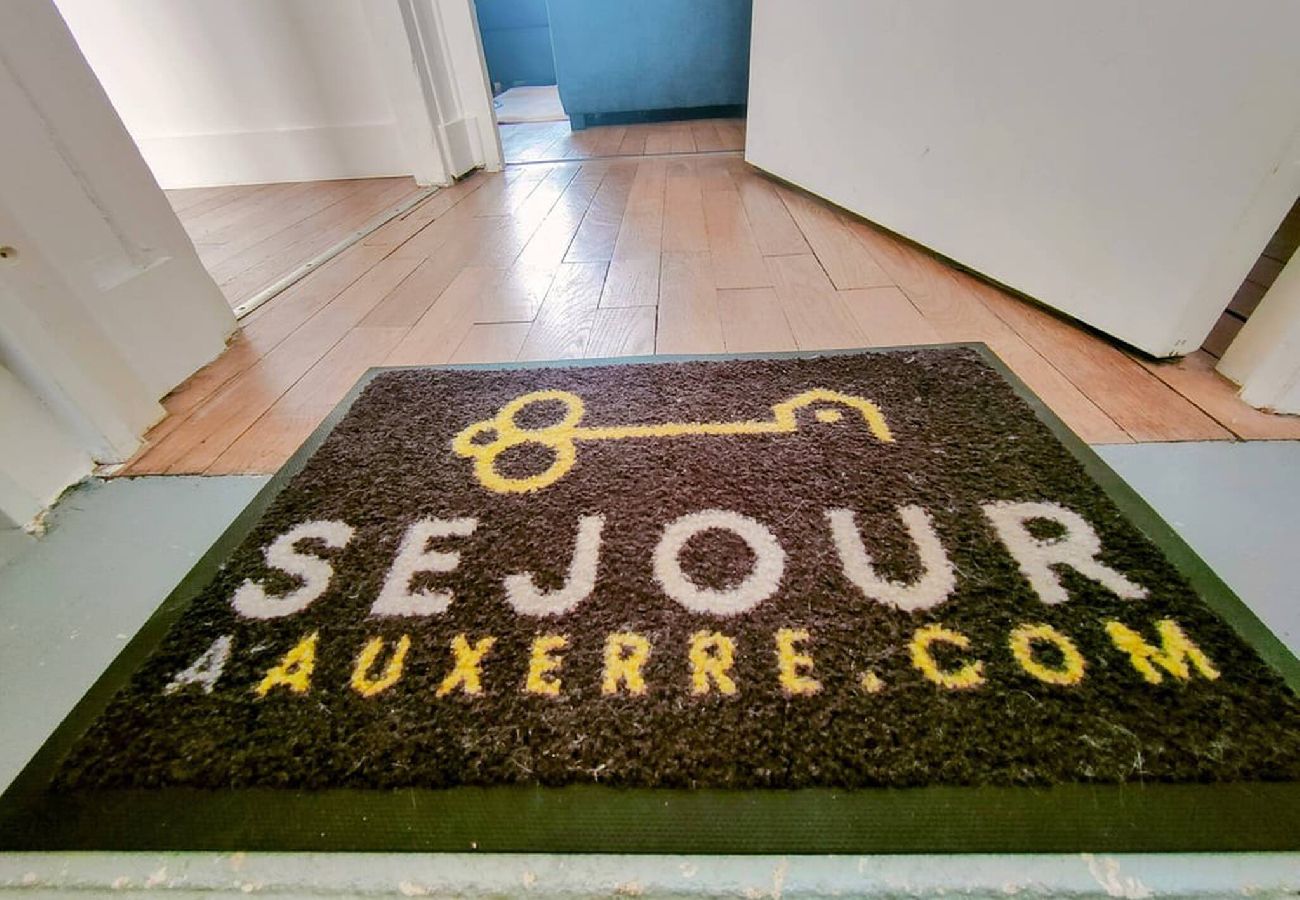 Appartement à Auxerre - Waldeck Rousseau - Séjour à Migennes