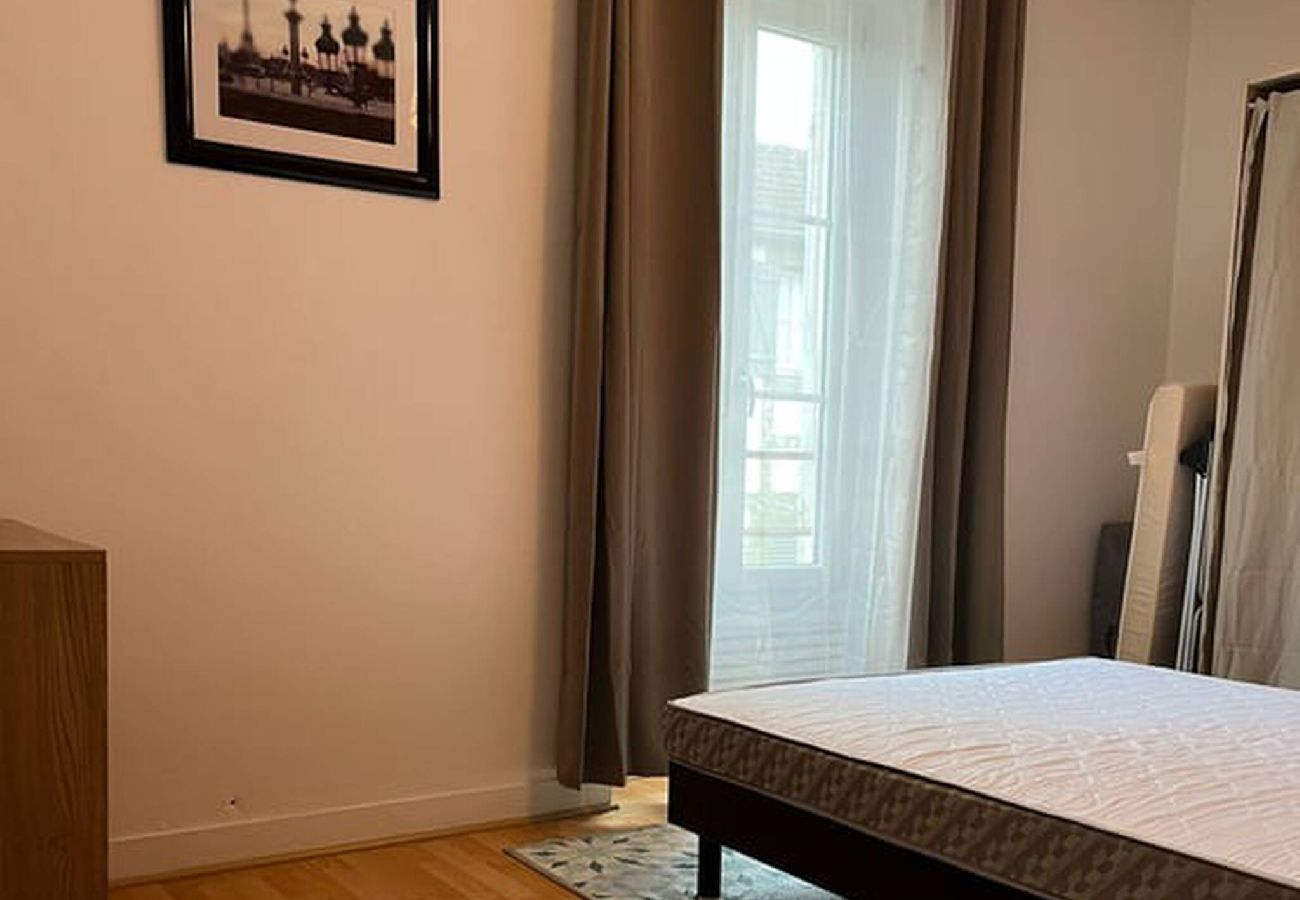 Appartement à Auxerre - La Fortification - Séjour à Auxerre