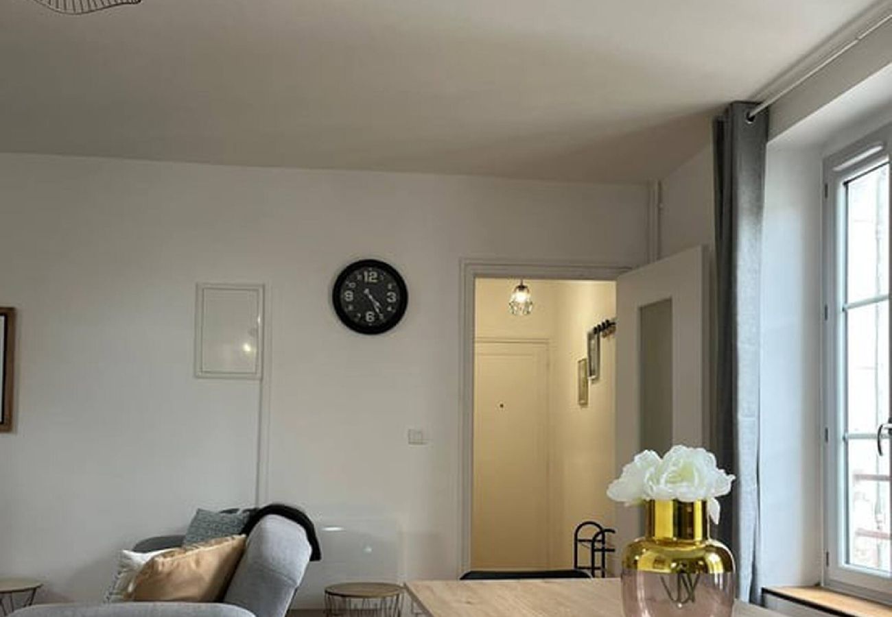 Appartement à Auxerre - La Fortification - Séjour à Auxerre