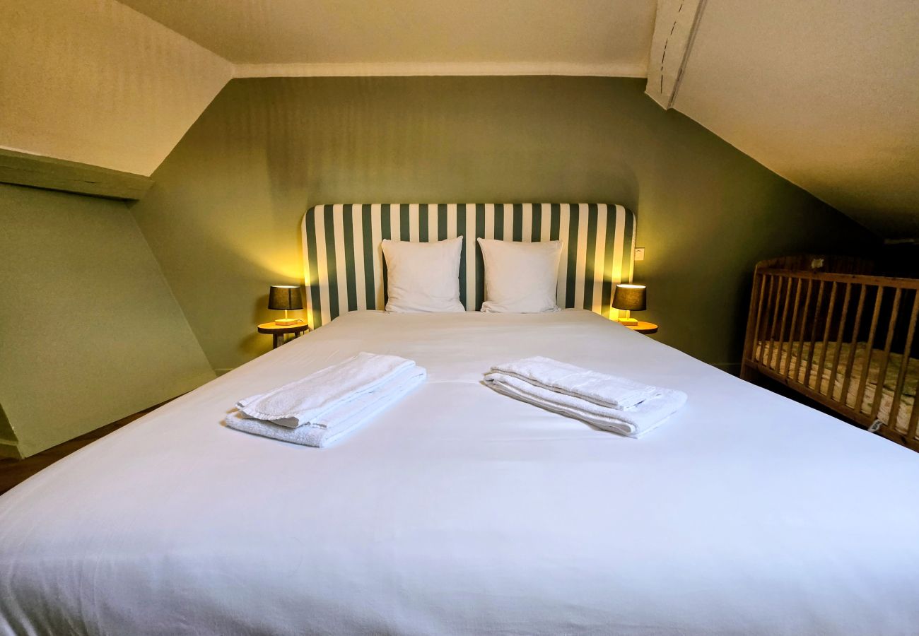 Appartement à Auxerre - Duplex Spacieux 2 Chambres au Centre-Ville d'Auxer