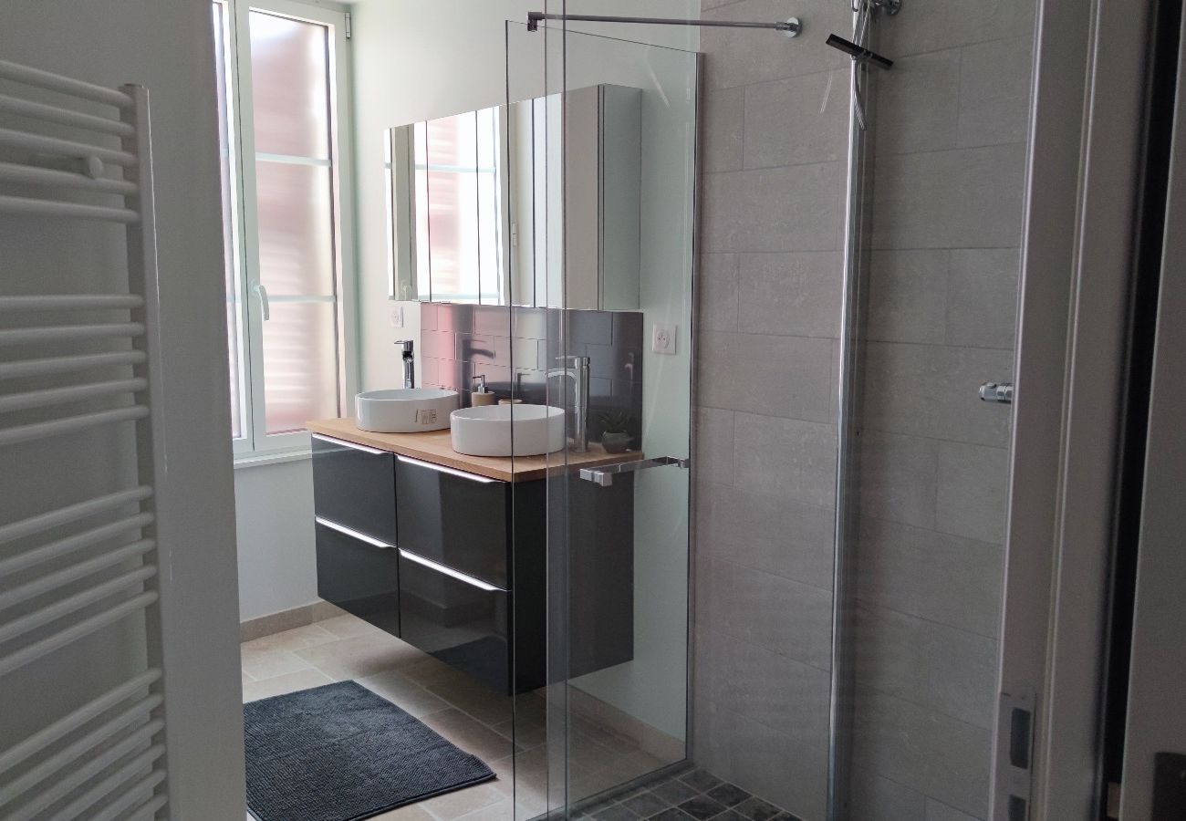 Maison à Chablis - Gîte De L'aeti