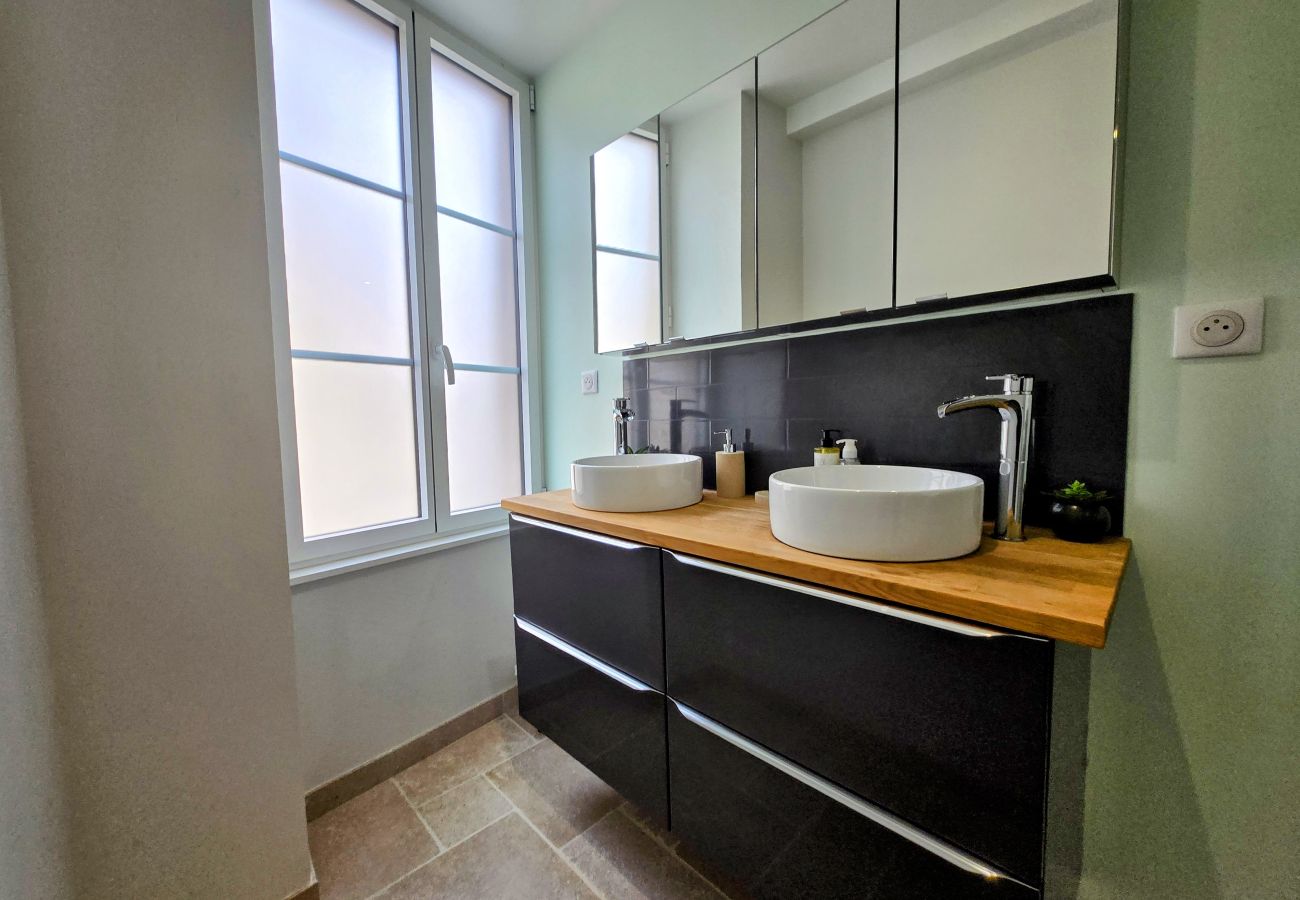 Maison à Chablis - Gite De L'Aeti - SPA prive - Piscine - Vignoble