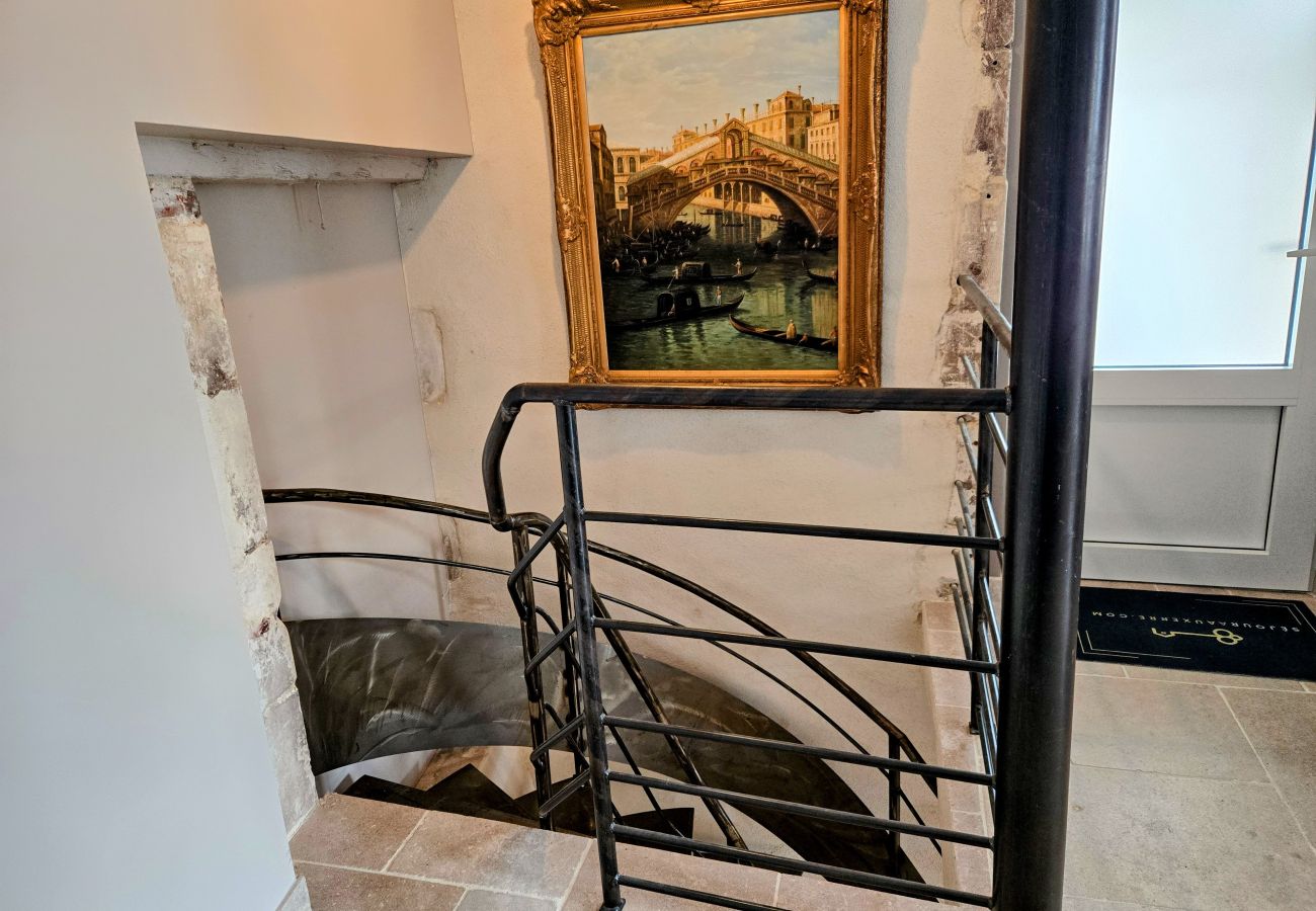 Maison à Chablis - Gite De L'Aeti - SPA prive - Piscine - Vignoble