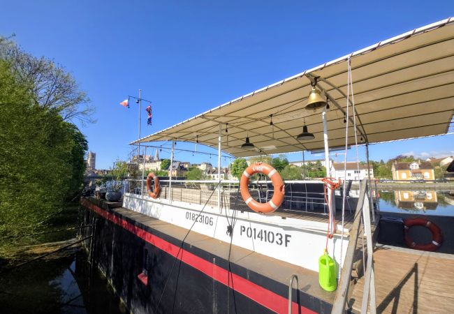 Bateau à Auxerre - Ainos Louanges - Bail Partner
