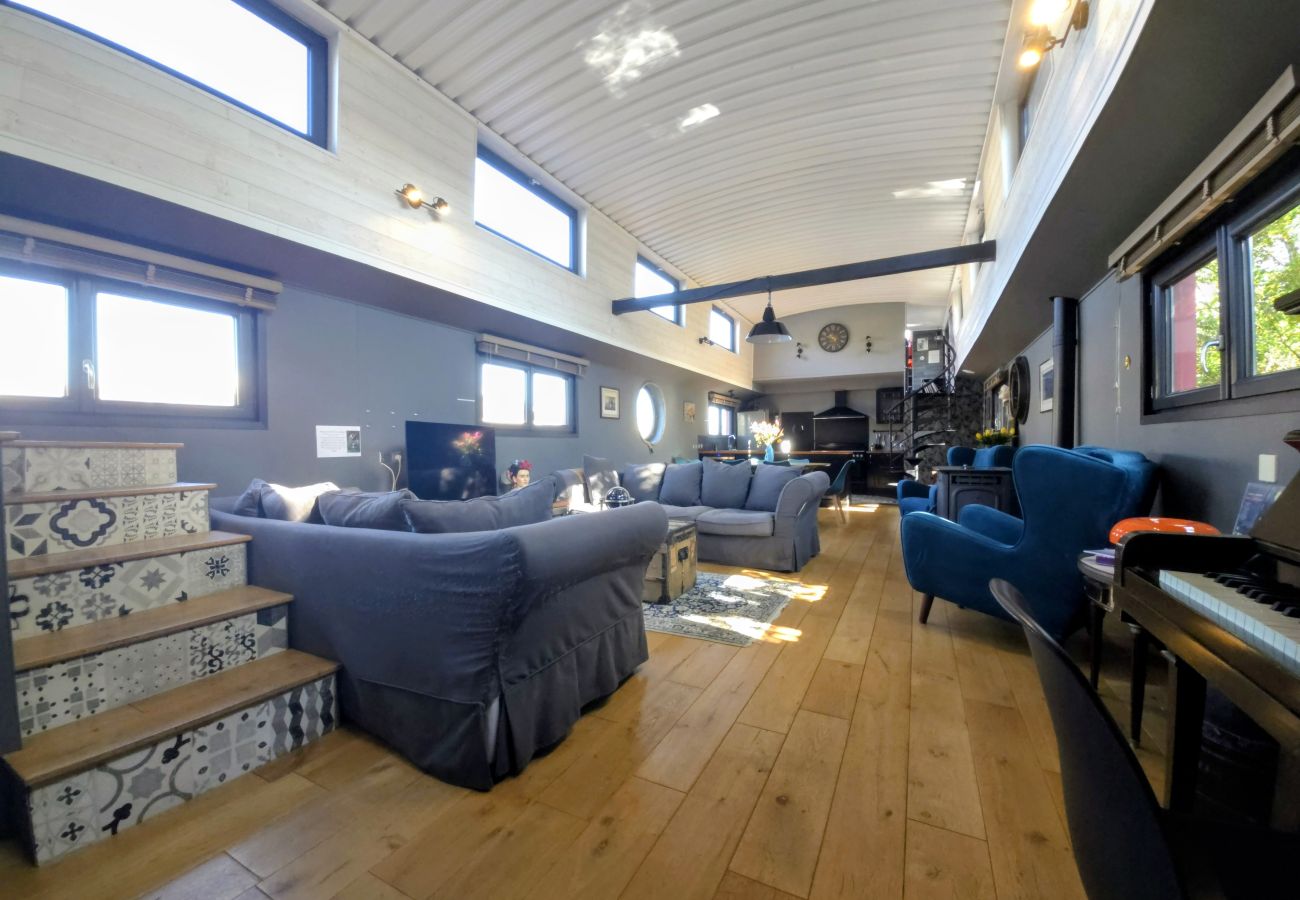 Bateau à Auxerre - Ainos Louanges - Bail Partner