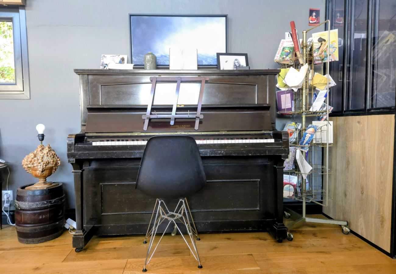 Bateau à Auxerre - Ainos Louanges - Bail Partner