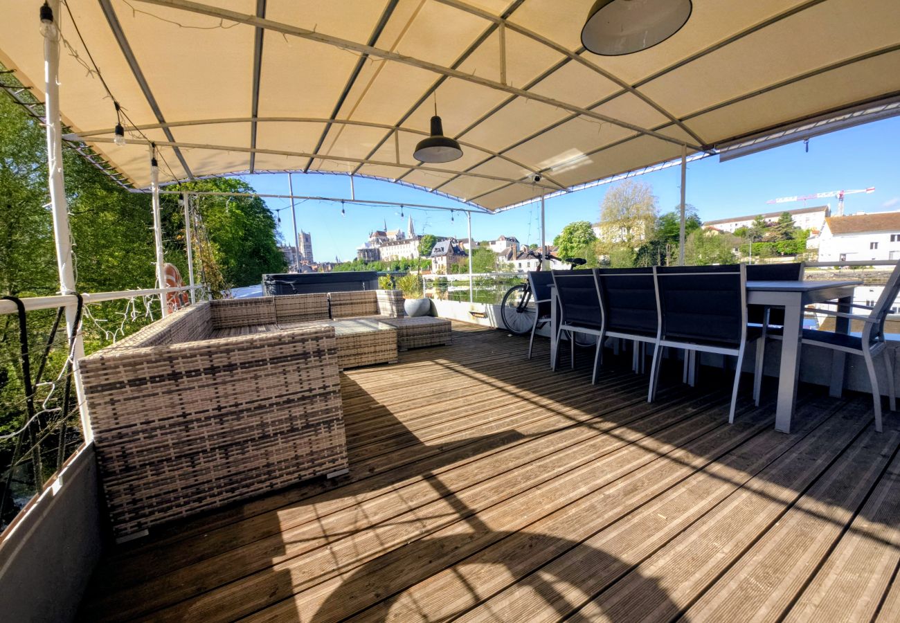 Bateau à Auxerre - Ainos Louanges - Bail Partner