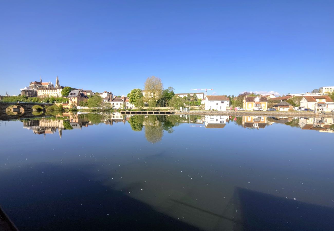 Bateau à Auxerre - Ainos Louanges - Bail Partner