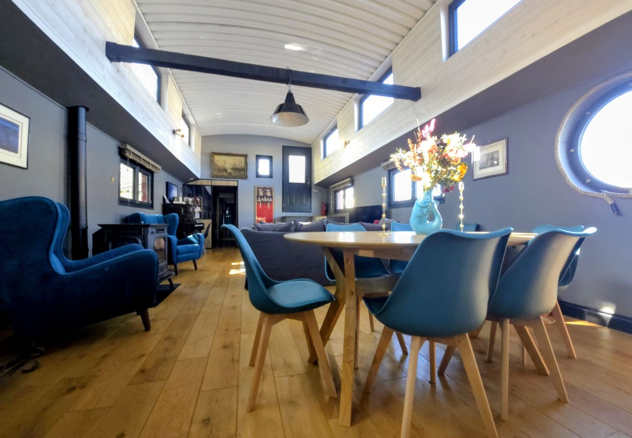 Bateau à Auxerre - Ainos Louanges - Bail Partner