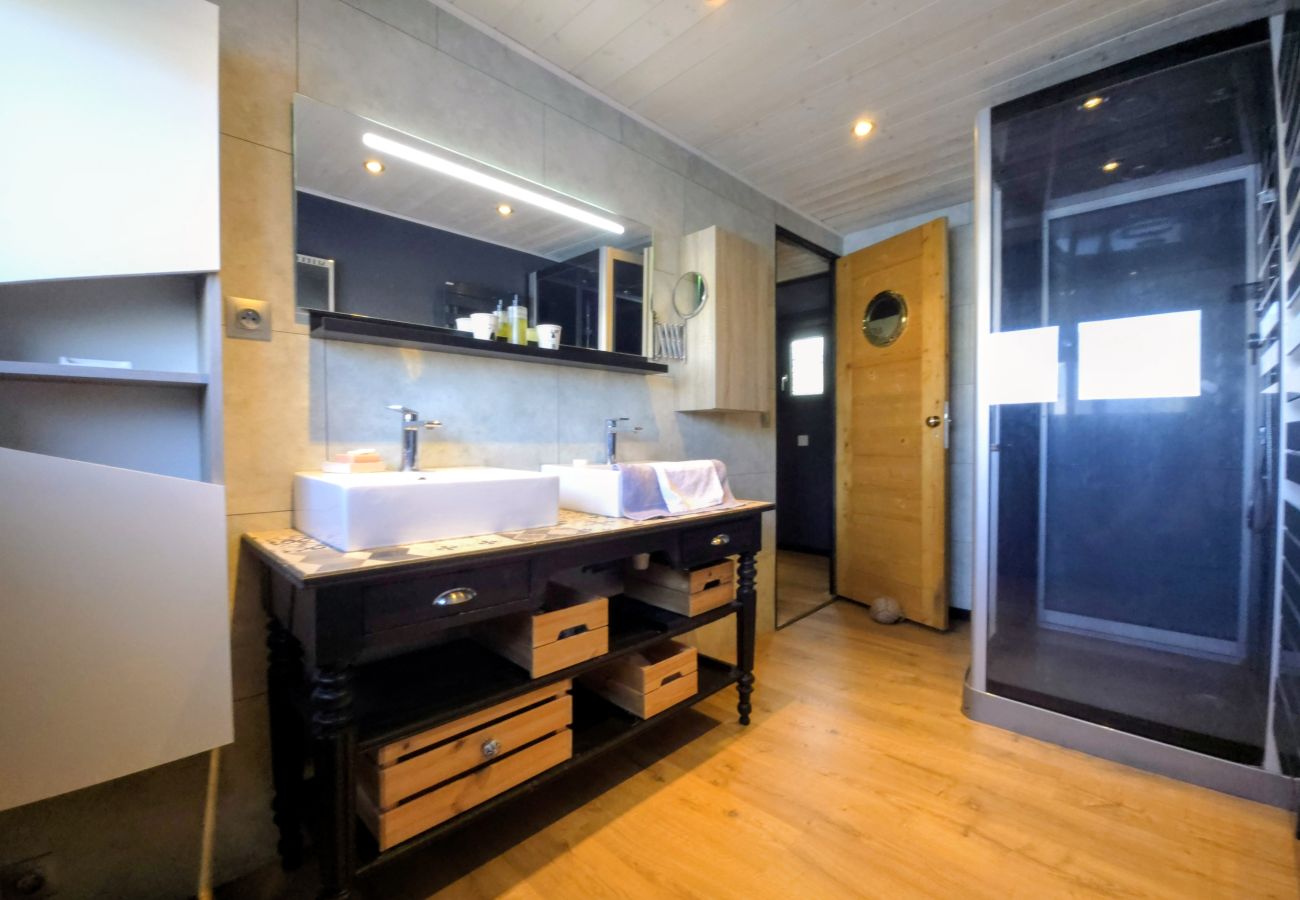 Bateau à Auxerre - Ainos Louanges - Bail Partner