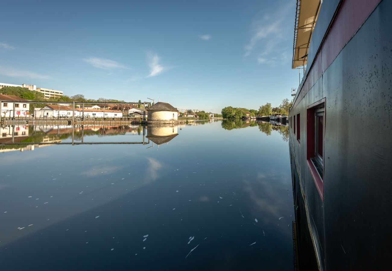 Bateau à Auxerre - Ainos Louanges - Bail Partner