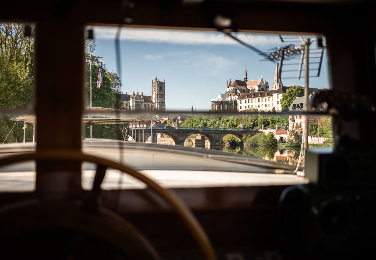 Bateau à Auxerre - Ainos Louanges - Bail Partner