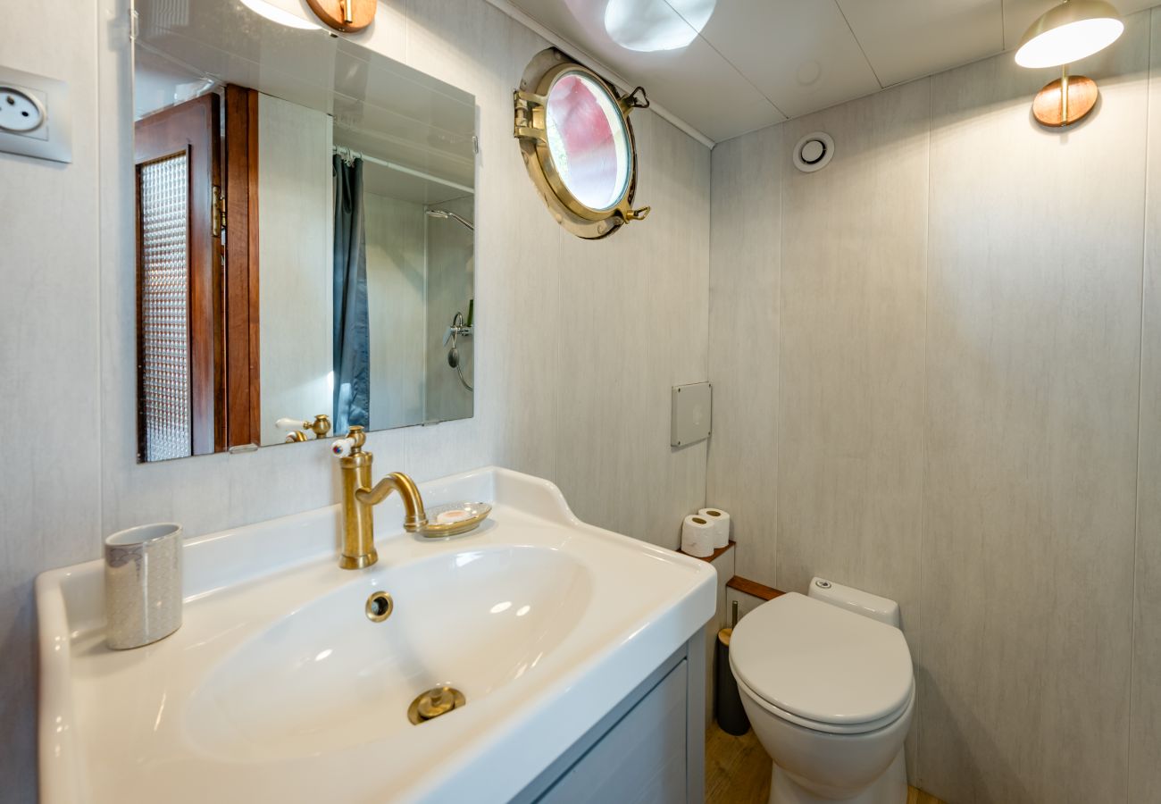 Bateau à Auxerre - Ainos Louanges - Bail Partner