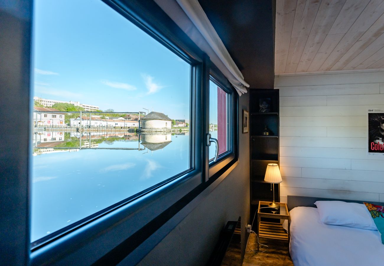 Bateau à Auxerre - Ainos Louanges - Bail Partner