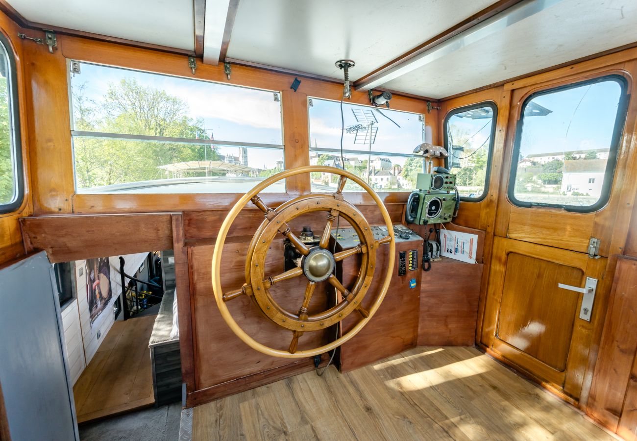 Bateau à Auxerre - Ainos Louanges - Bail Partner