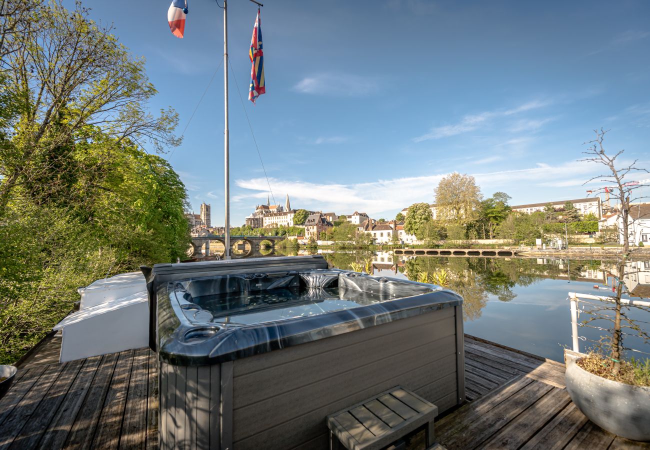 Bateau à Auxerre - Ainos Louanges - Bail Partner
