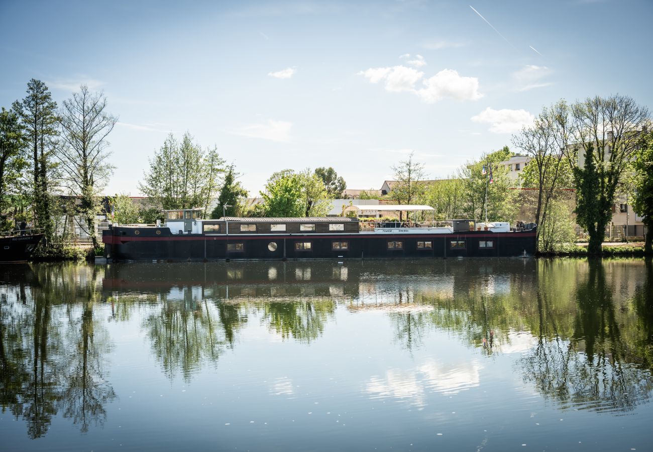Bateau à Auxerre - Ainos Louanges - Bail Partner